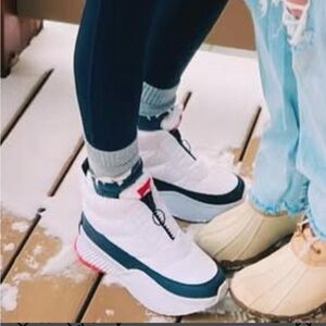 Sorrel Snow Sneaker like boot